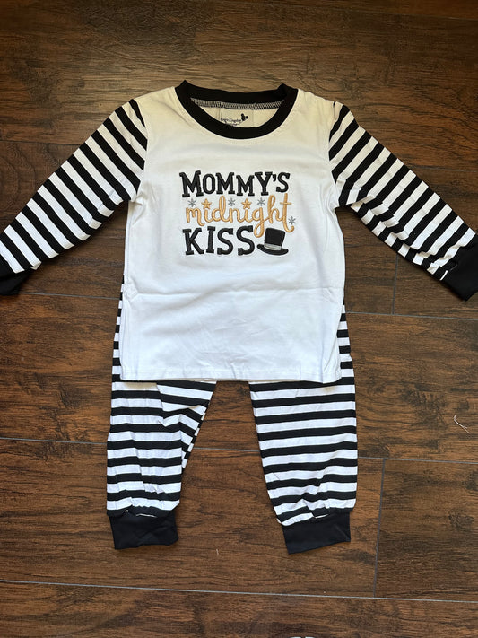 RTS - Mommy’s Midnight Kiss Loungewear